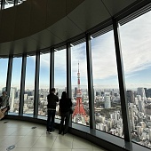 Потрясающий вид на Токио из здания Азабудай-Хиллз