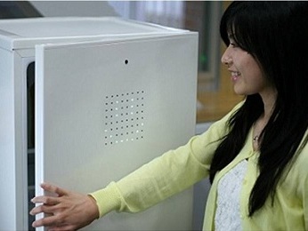 "Улыбайтесь или останетесь голодными!" - лозунг новых японских холодильников