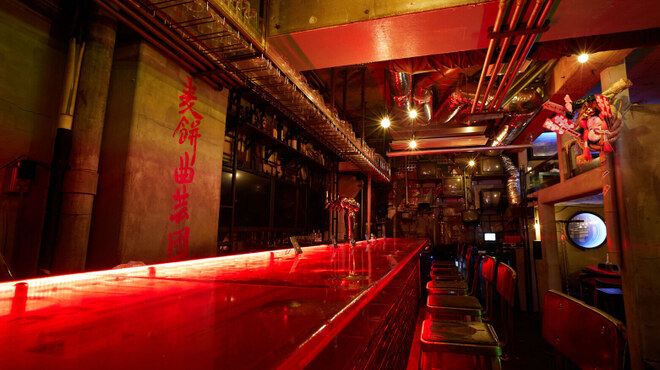Neo Shinjuku Atsushi: киберпанк-бар-ресторан в Токио предлагает постапокалиптические блюда