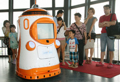 Многоязычный робот-экскурсовод вышел на работу в башне SkyTree