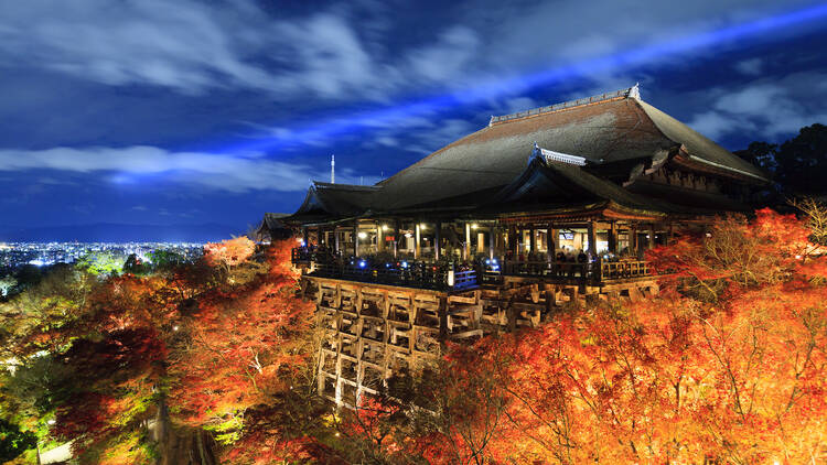 Осенняя подсветка храма Киёмидзу-дэра 
