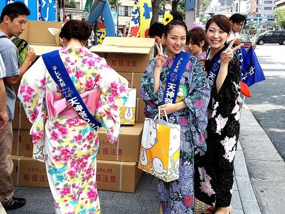 24 июля в японском городе Осака начался первый день фестиваля Tenjin Matsuri