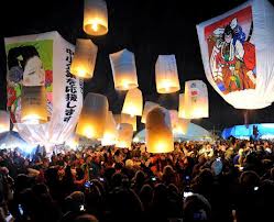 В префектуре Акита прошел Фестиваль больших бумажных фонариков