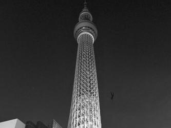 На самой высокой телебашне в мире Tokyo Sky Tree проходят тестовые прыжки Bungee Jumping