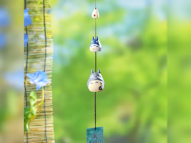 Летний бриз с волшебством: подвесной колокольчик с Тоторо от Studio Ghibli
