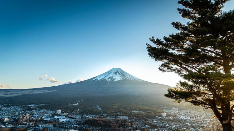 Первый снег на горе Фудзи выпал на 25 дней раньше обычного