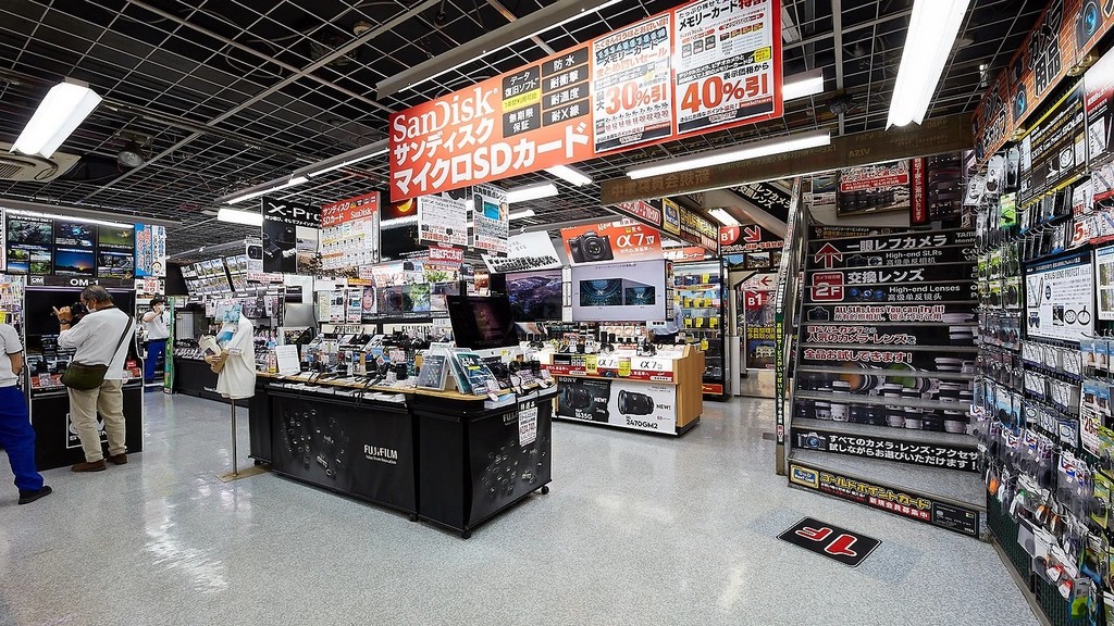 Yodobashi Camera в Синдзюку и фототехника в Токио