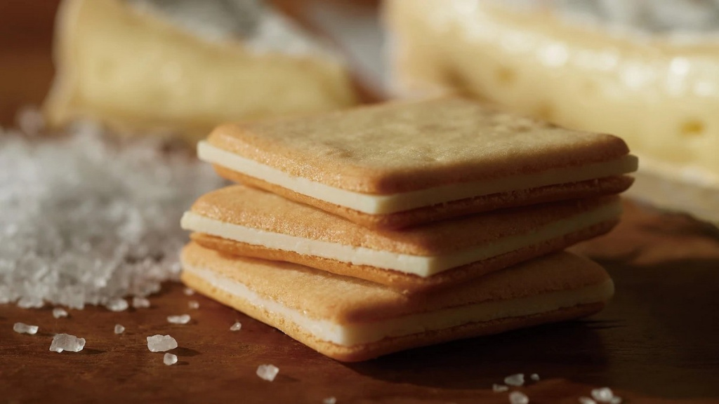 Печенье Tokyo Milk Cheese Factory с сырной начинкой