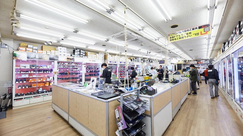 Fujiya Camera в Токио и выбор подержанной фототехники