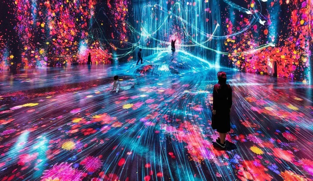 Цифровая световая инсталляция TeamLab в Токио