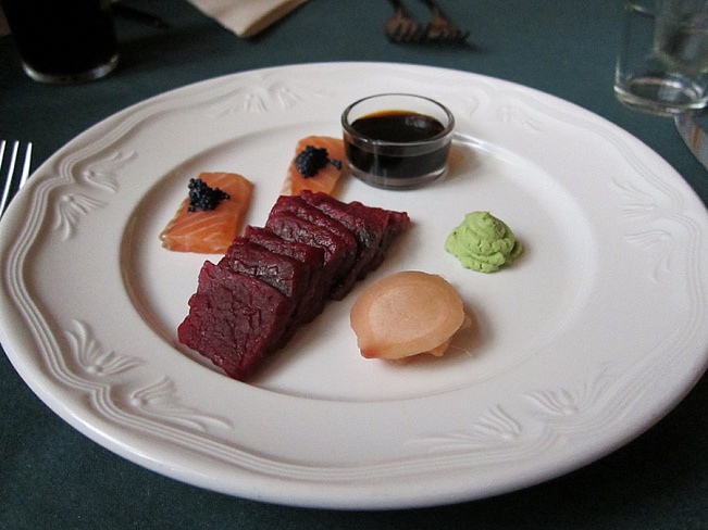 В Осаке открылся ресторан, где подают блюда из мяса кита