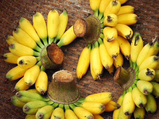 Японские фермеры изобрели бананы со съедобной кожурой
