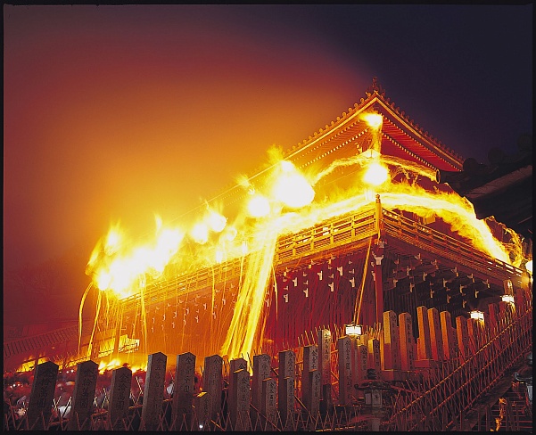 С 1 по 11 марта в Наре встречают весну фестивалем огня