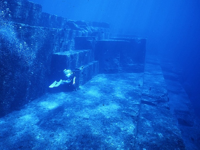 Подводные пирамиды Йонагуни.