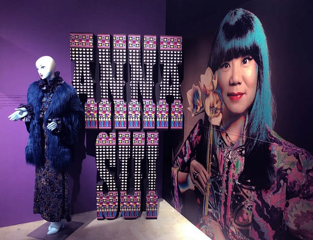 В Токио открылась выставка модного дома Anna Sui