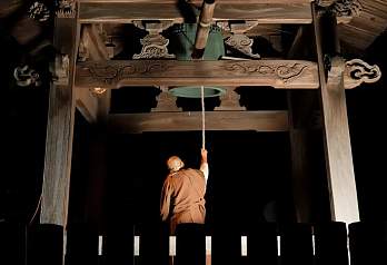 Дзёя-но-кане: 108 ударов колокола в Японии на Новый год