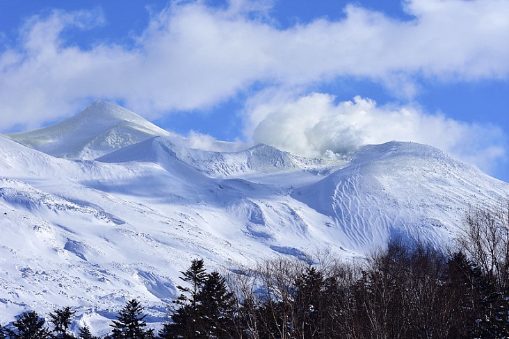 Отсутствие снега задерживает открытие горнолыжных склонов Хоккайдо
