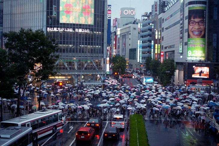 В центре Японии продолжаются тропические дожди