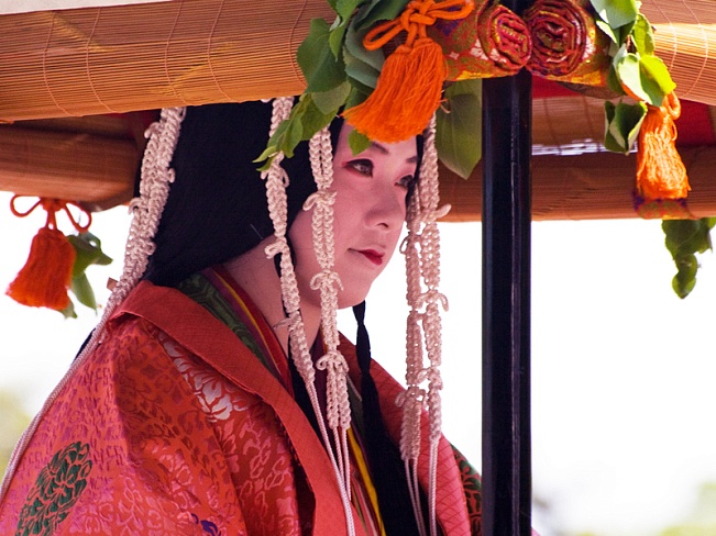Фестиваль Аои в Киото проводил эпоху Хэйсэй и собрал тысячи гостей