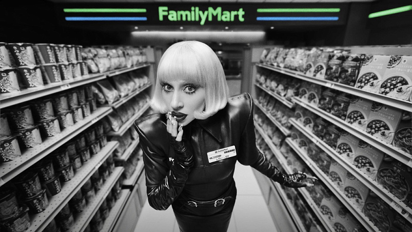 Леди Гага стала сотрудницей FamilyMart в новой рекламной кампании