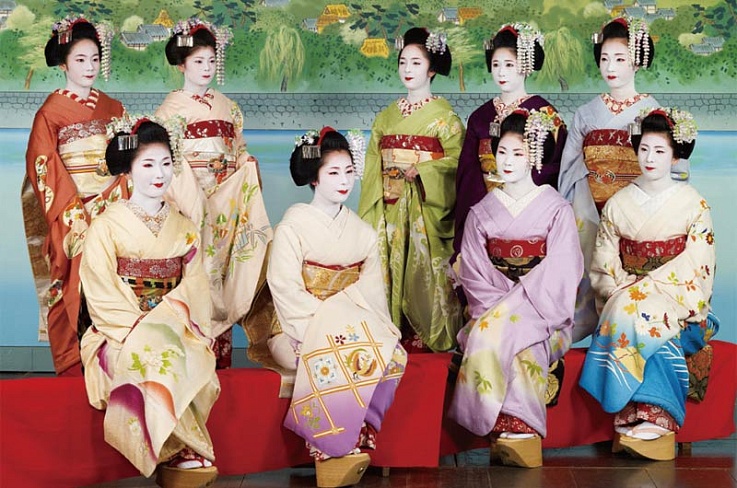 01 мая -24 мая Камогава Одори - танцы Гейш в Киото