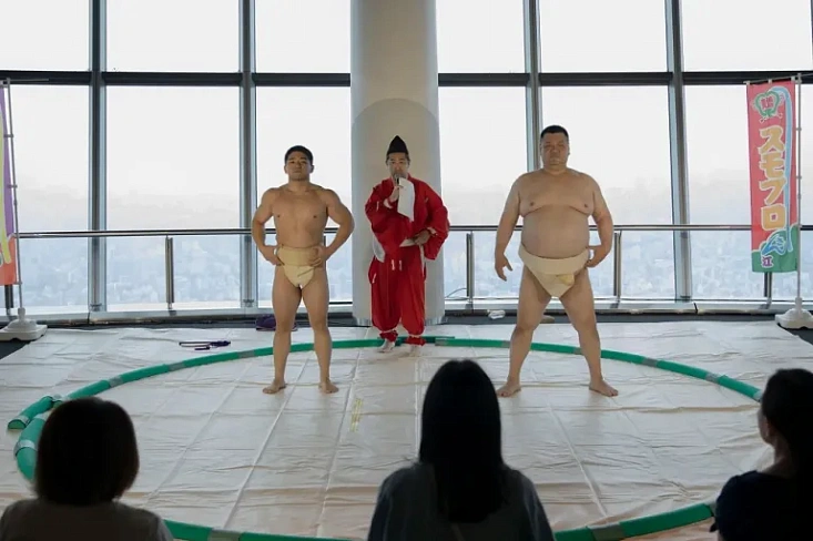 Выступления гейш и сумо на смотровой площадке Tokyo Skytree