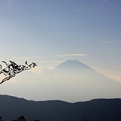 Три человека погибли на горе Фудзи менее чем через 24 часа после официального начала альпинистского сезона