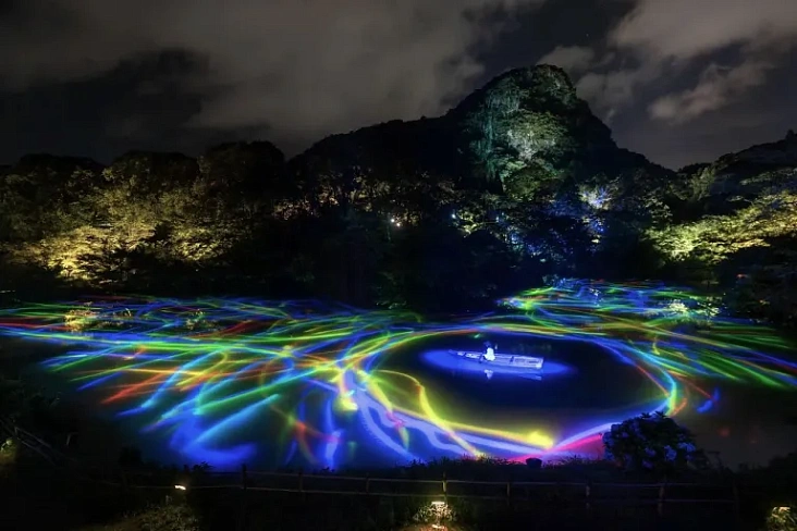 Временная выставка TeamLab снова превращает сад Мифунэяма в волшебный лес