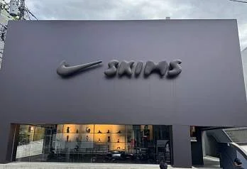 Два модных поп-ап-магазина в Токио: NikeSkims и On x Zendaya